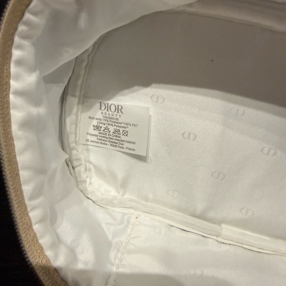 Dior Holiday 2025 Cosmetic Bag - Picture 6 of 7